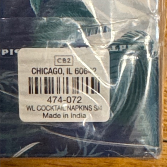 NWT EXCLUSIVE
LIMITED EDITION
Embroidered Cocktail Napkins Set 4 The White Lotus - Picture 4 of 7